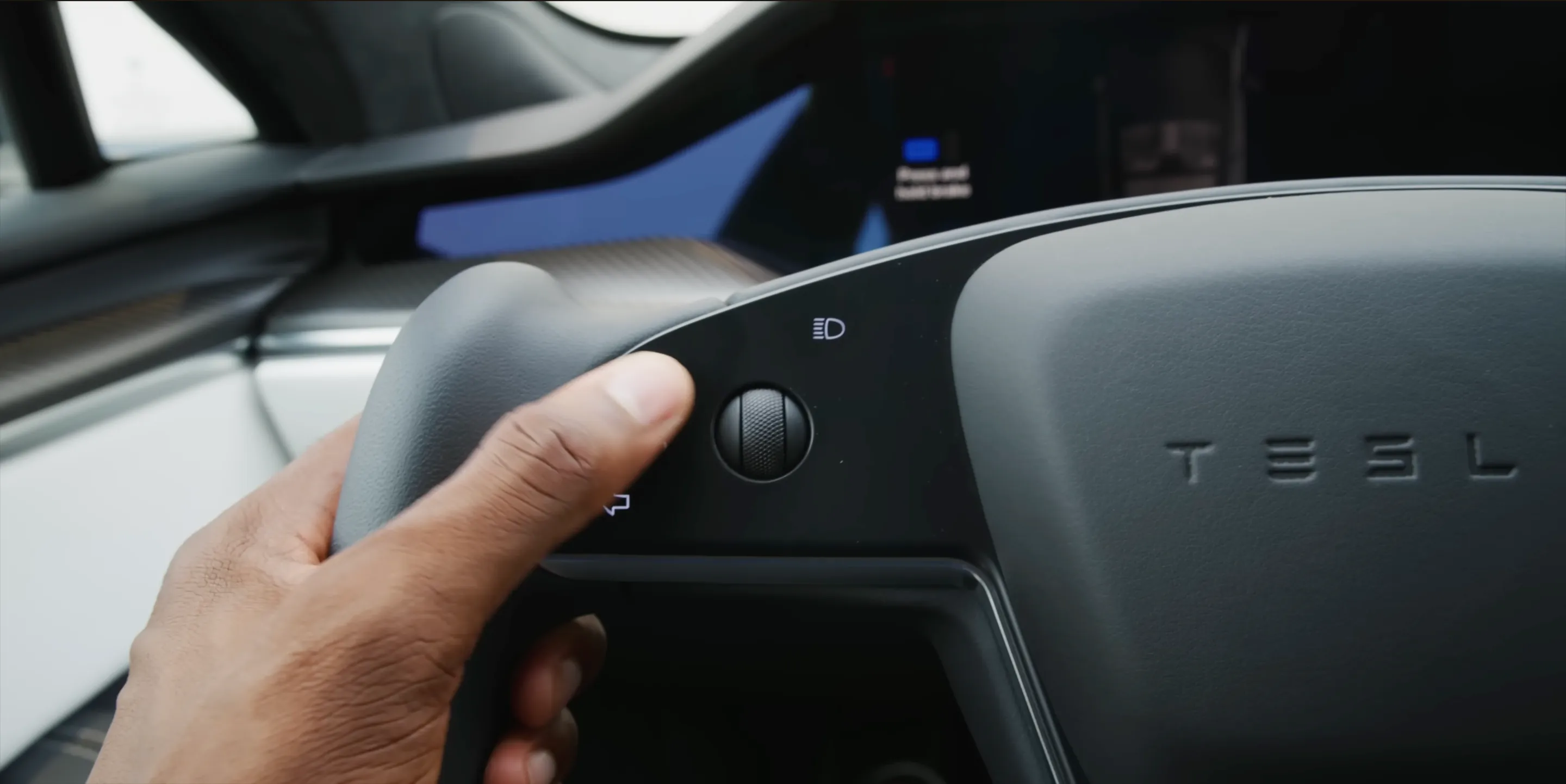 No flex pressing buttons on 2021 Model S Plaid steering wheel